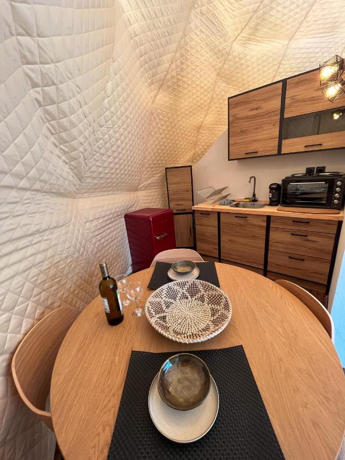 Отель Manna Gea Glamping Domes Воница Экстерьер фото